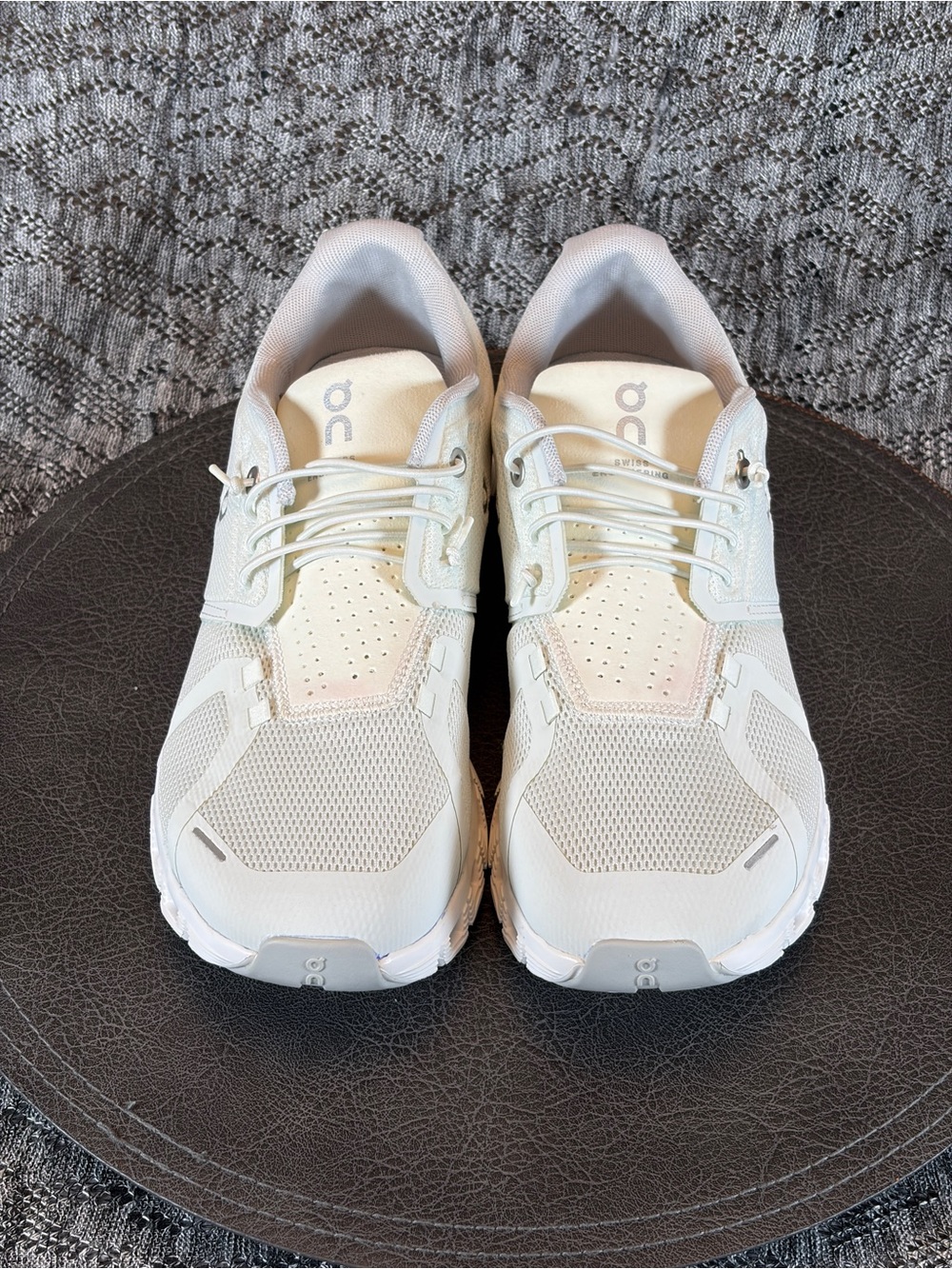 On Cloud 5 running shoes Women's 9.5 Ice / White - Picture 3 of 7